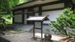 仏像、宗教資料、文化財等を収蔵