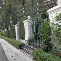 ベンチャシリ公園からホテルに入れます。