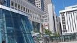 札幌駅にそびえている巨大ビル