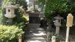 空襲による犠牲者のためのものです。