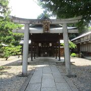 御香宮神社の境内にあります