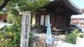 住宅街の中のお寺