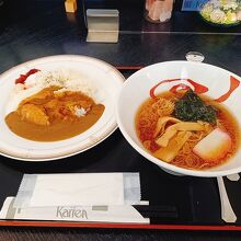 カレーとラーメンのセット800円