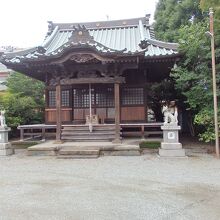 三眼六足稲荷社社殿