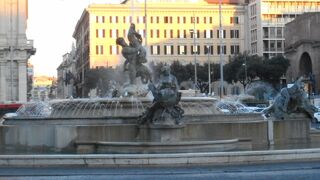 テルミニ駅の前の広場