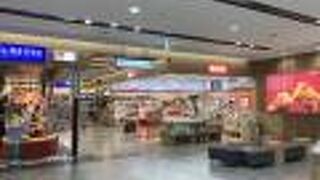 サクララウンジは無いが、ステータスでカードラウンジが利用可能