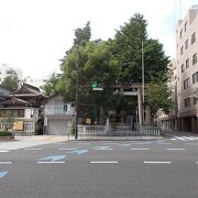 蔵前通りに面した神社です。