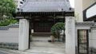 本堂の家紋がちょっと珍しかった