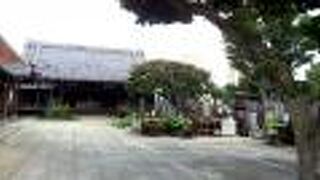 谷中霊園のお隣にある寺院