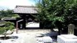 谷中霊園の南側にありました