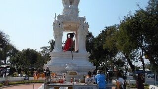母なる大地の女神像