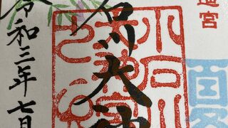 木の香が漂う素敵な神社