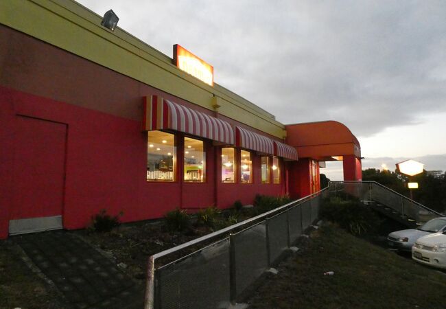 デニーズ (マヌカウ店)