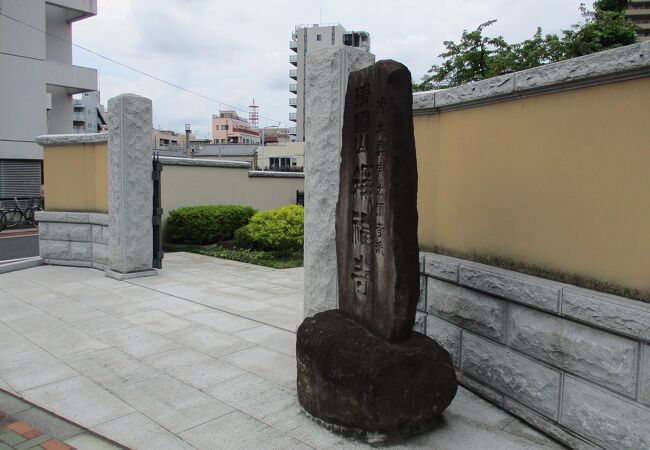 スッキリとした雰囲気のお寺