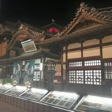 正面　夜