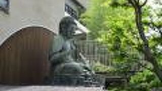 おごそかな雰囲気の大仏様です