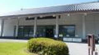 皇居東御苑の中にあります。