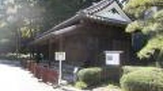 皇居東御苑の中にあります。