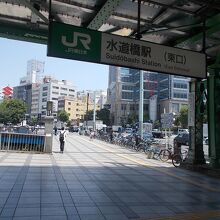 橋の様子です。高架は総武線です。