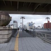 隅田川にかかる橋の一つで大橋です。