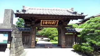 風格のある門が印象に残っています。