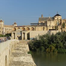 橋と門とメスキータ