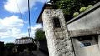 妙法寺の通りを隔てた北側に、このお寺の入口がありました。