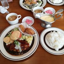 レストラン細井の和風ハンバーグとカキフライ700円