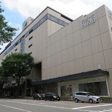 「大和」は、複合商業施設「金沢アトリオ」の中核施設です