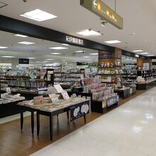 立派な「紀伊國屋書店」、貴重です