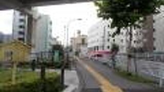 堅川にかかる橋の一つです。