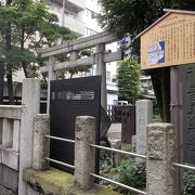 住宅地の中にある神社です。