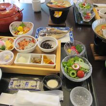 朝食は、和定食。海の幸が朝からてんこ盛り