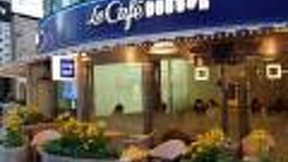 銀座交差点角のカフェ