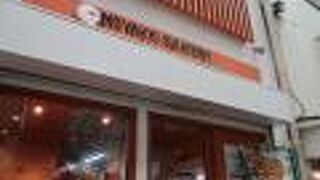 商店街の小さなパン屋さん