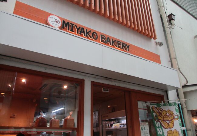 商店街の小さなパン屋さん