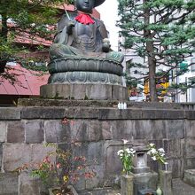 江戸六地蔵に数えられる”銅造地蔵菩薩坐像”