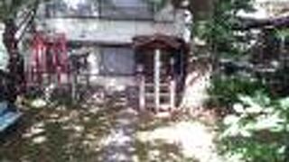 向陵稲荷坂を登った左側にありました。