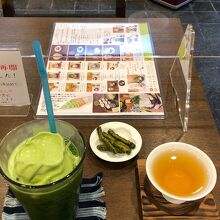 サービスのお茶・抹茶かりんとう！