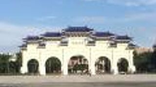 大中至正門 / 自由広場門