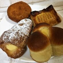 三色パンは外せません。