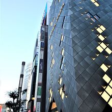 バック等革製品がメイン