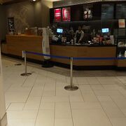 目の前はフードコートのように