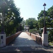 大佛次郎記念館と神奈川近代文学館を結ぶ歩行者専用の橋