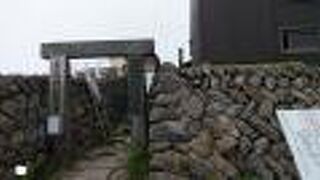 月山の頂上にある神社