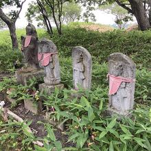 お地蔵さんの様式が独特…