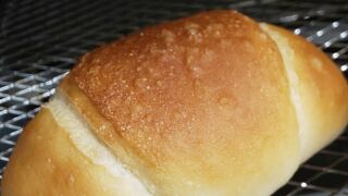 塩バターロール