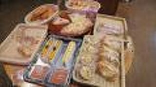 足助大橋バス停近くのパン屋さん