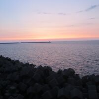 ヒスイ海岸にある日本海展望台からの夕日。ホテルから歩いて行け
