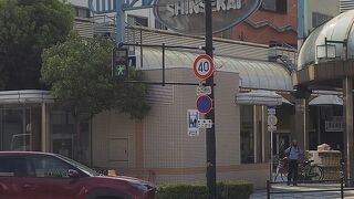 朝からグダクダのおっちゃんをみかけます